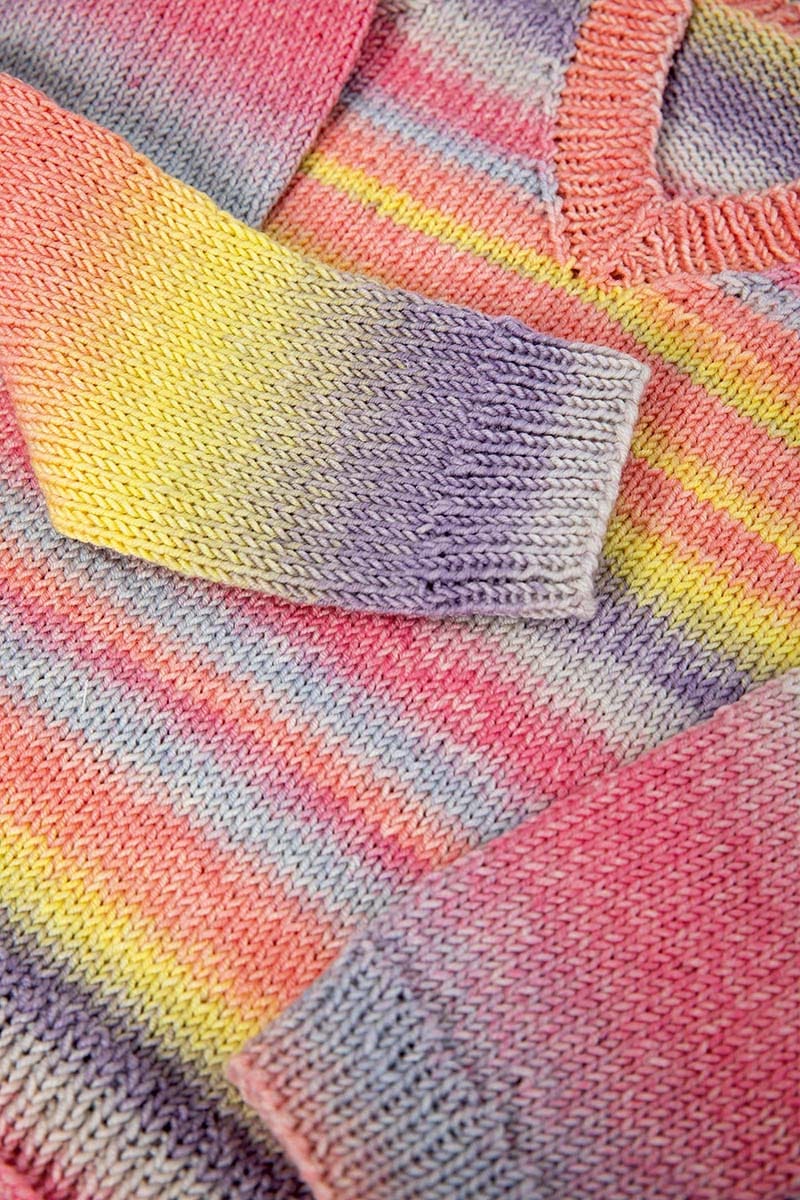 Lang Yarns Knitting Pattern V-neck sweater Pattern Bundle in Merino 120 Dégradé by LANGYARNS | Punto 53-006