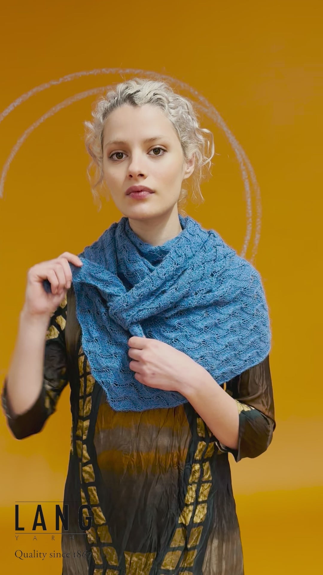 CADENCE Triangular Shawl Pattern Kit in ALPACA SOXX 4PLY by LANGYARNS | Punto 76-009