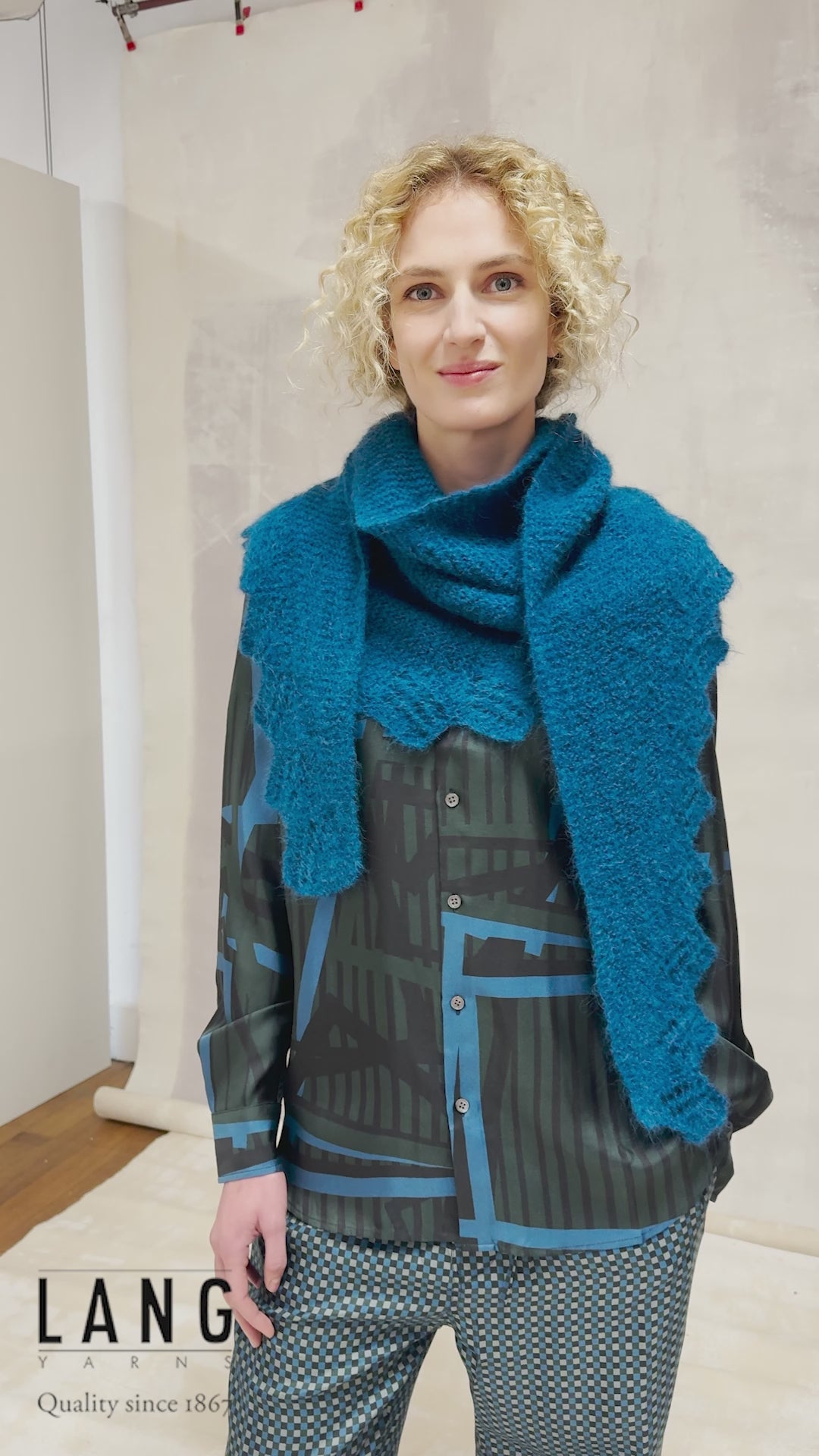VIERA Triangular scarf Pattern Kit in SURI ALPACA by LANGYARNS | Fatto a Mano 290-071