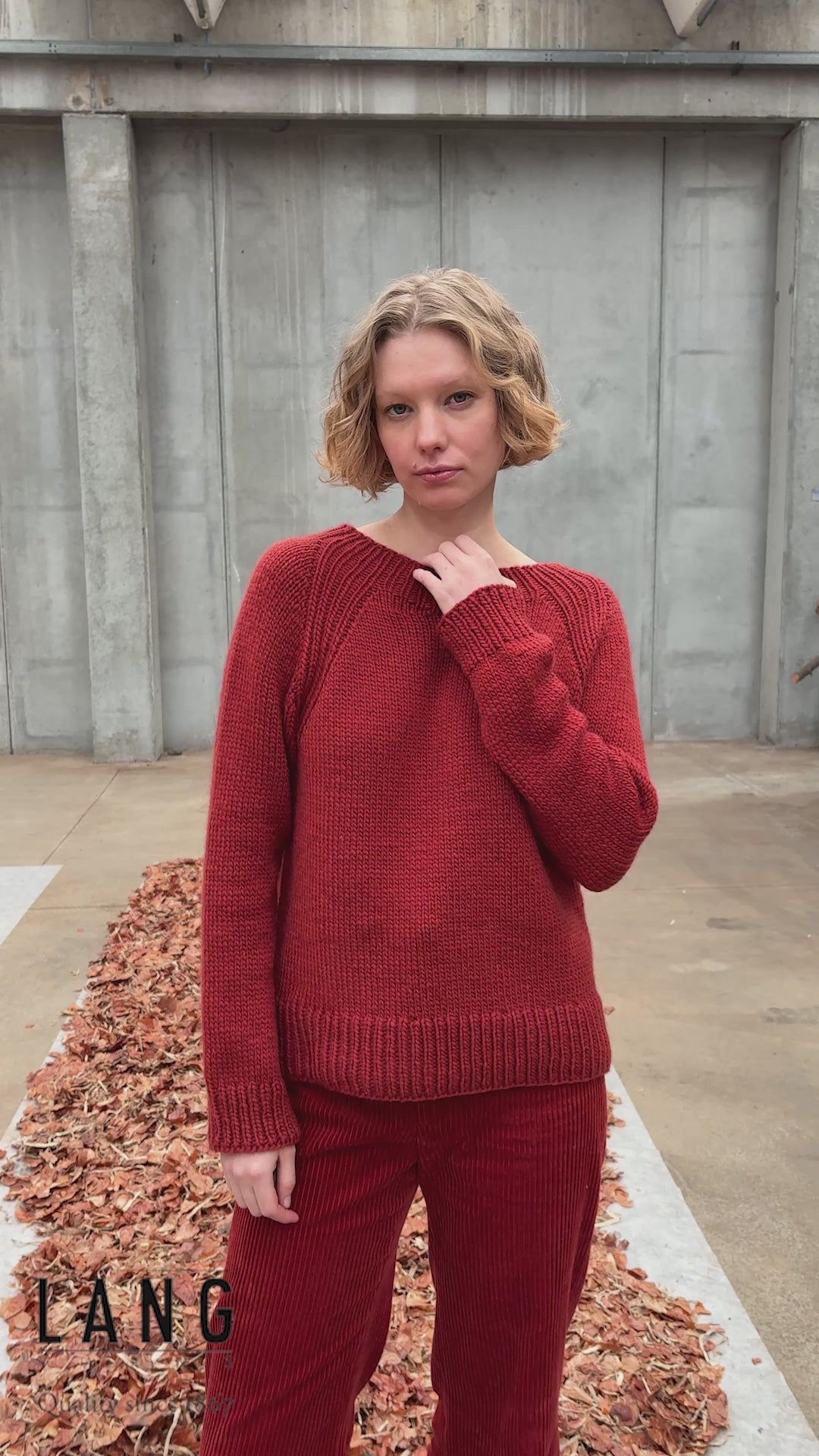 NAYA Raglan Sweater Pattern Kit in NATURALIS by LANGYARNS | Punto 97-010