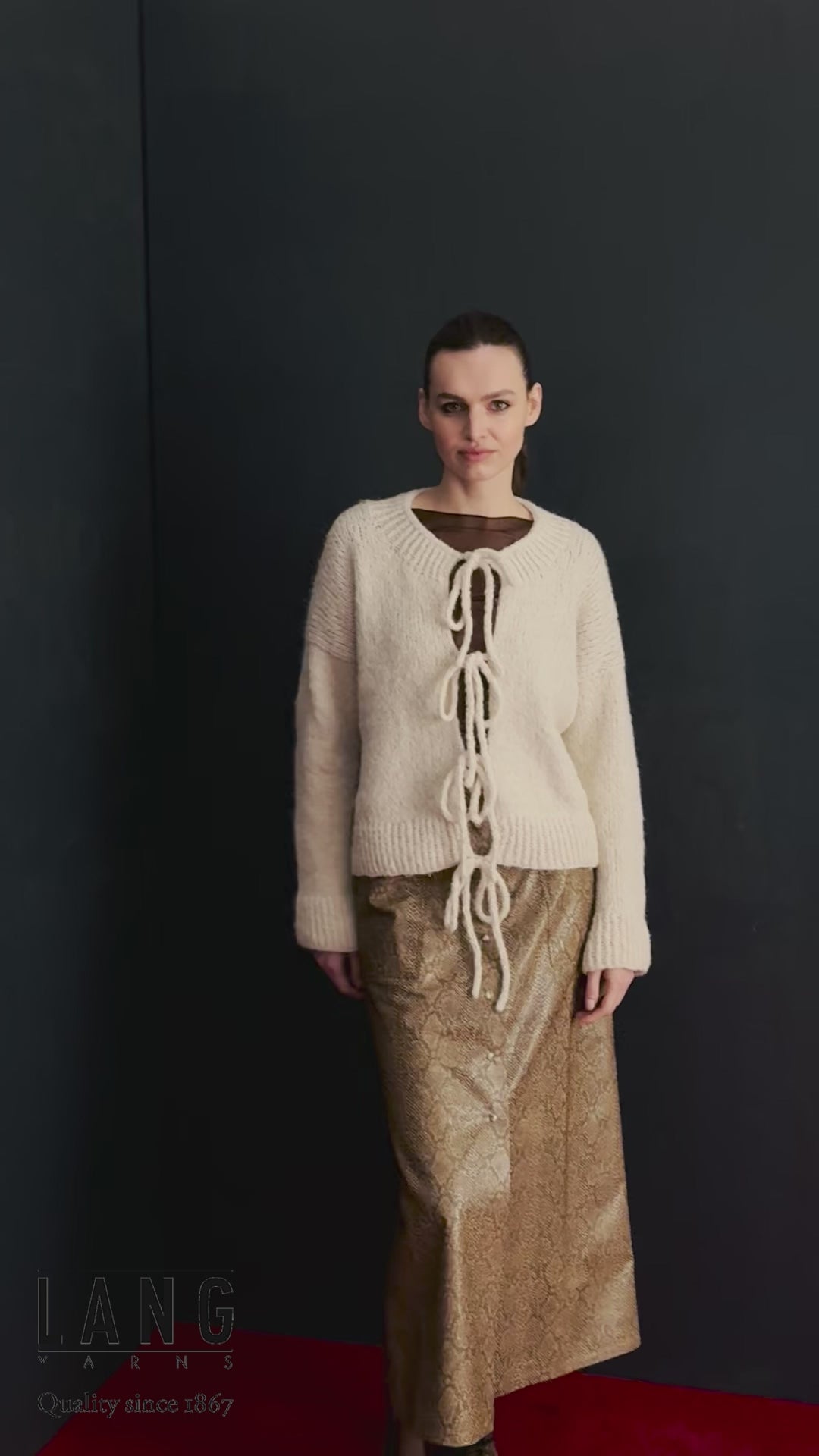 ELOISE Top-down Cardigan Pattern Kit in BABY LAMA by LANGYARNS | Punto 89 - 247
