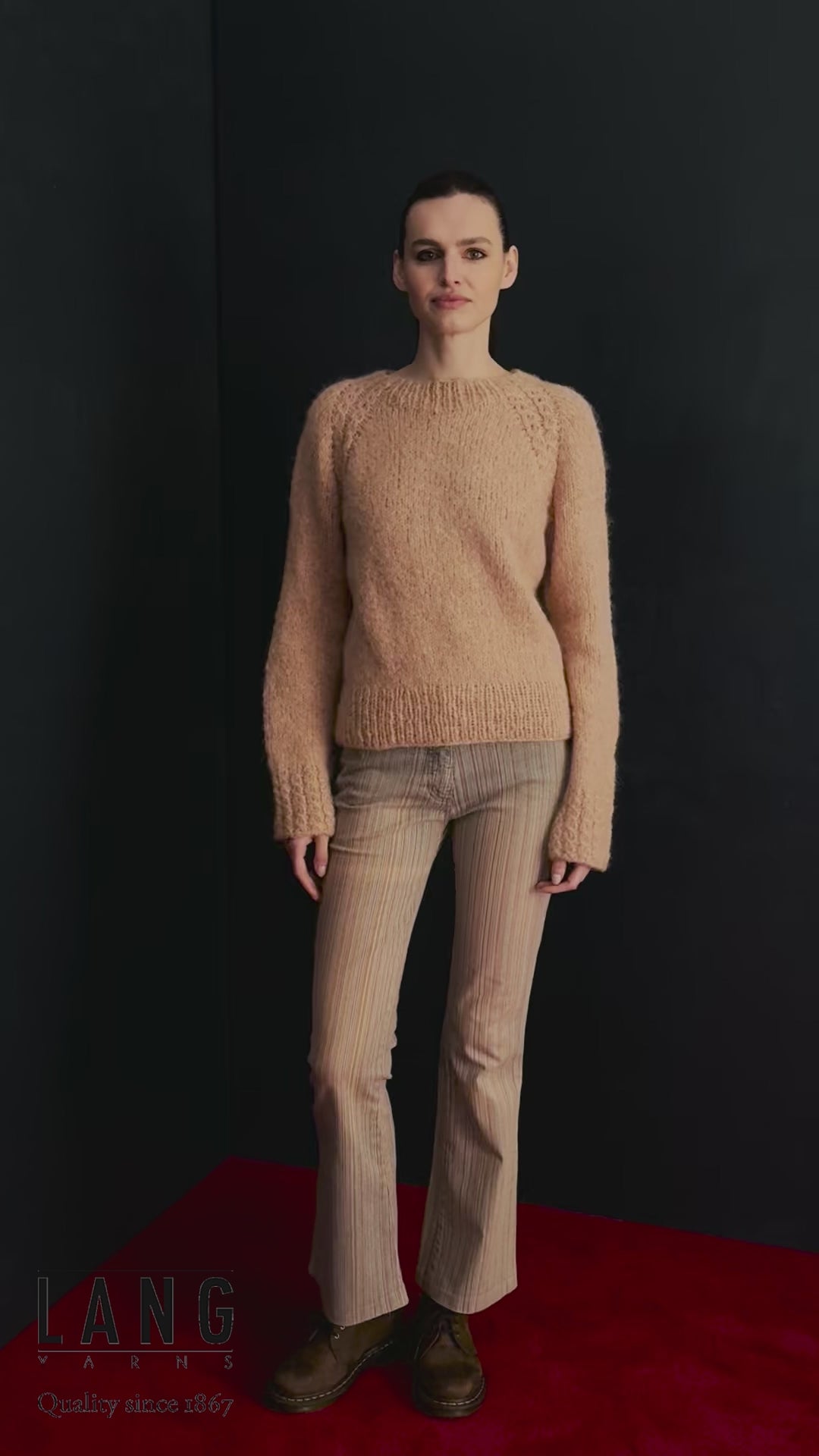 DEBBIE Top-down Sweater Pattern Kit in BABY LAMA by LANGYARNS | Punto 89 - 246