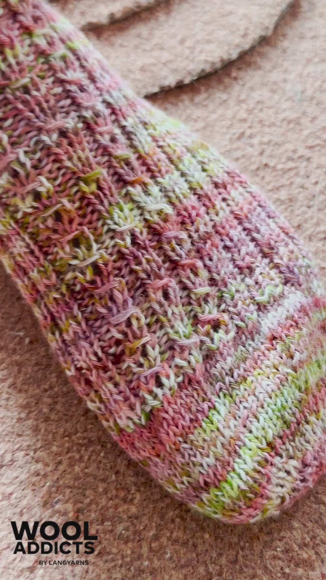 SINGLE-STEP Socks Pattern Kit in Footprints by WOOLADDICTS | Punto 70-003