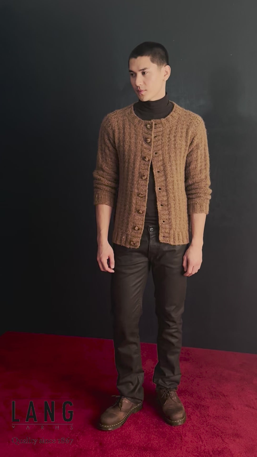 QUENTIN Men's Top-down Cardigan Pattern Kit in BABY LAMA by LANGYARNS | Punto 89 - 242