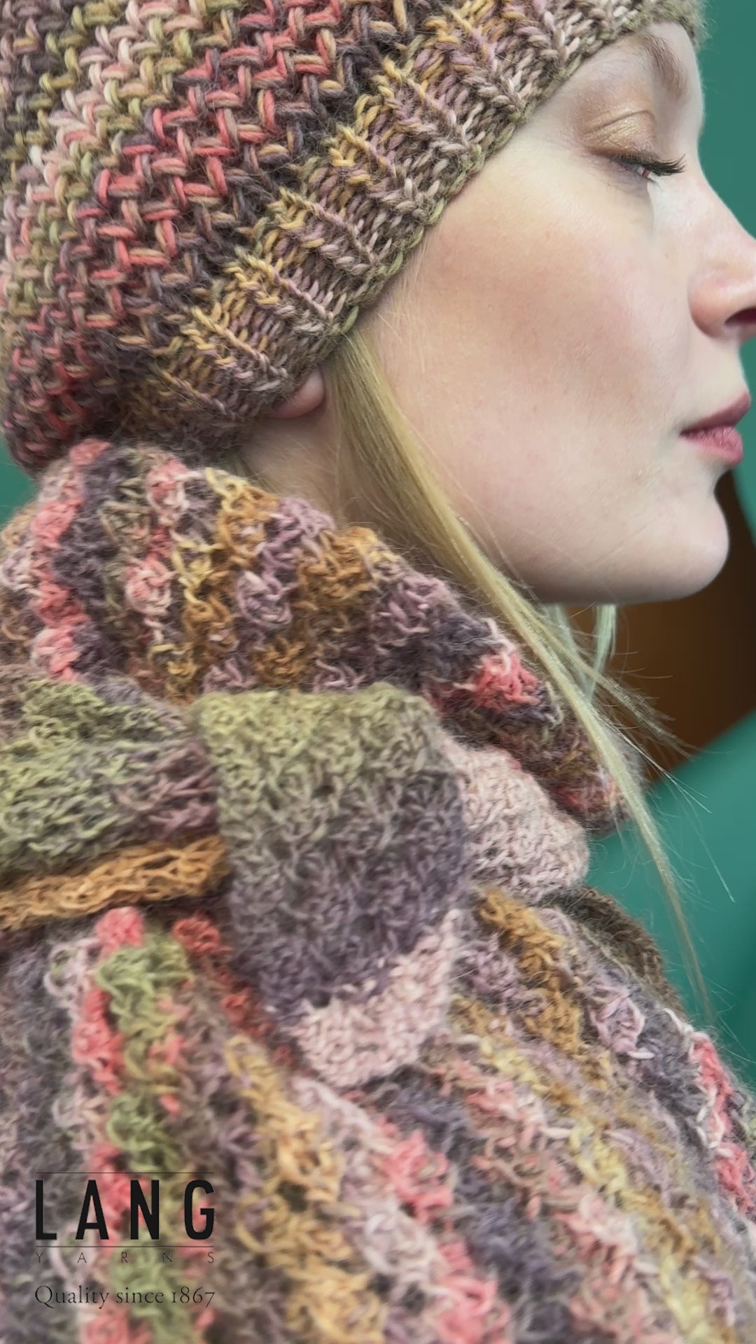 CHERYL Triangular Shawl Pattern Kit in AURORA by LANGYARNS | Fatto a Mano 286-015