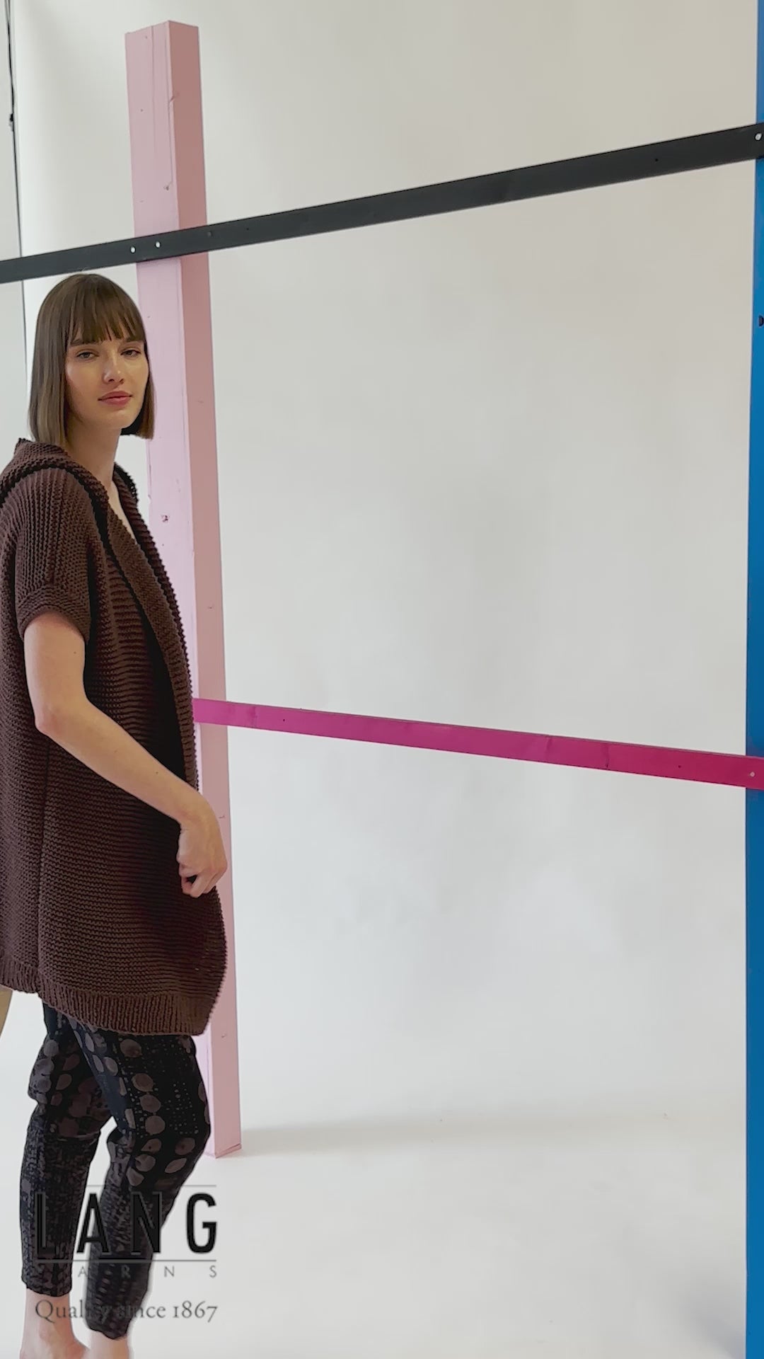 SOPHIA Hooded Vest Pattern Kit in AMIRA by LANGYARNS | Fatto a Mano 280-013